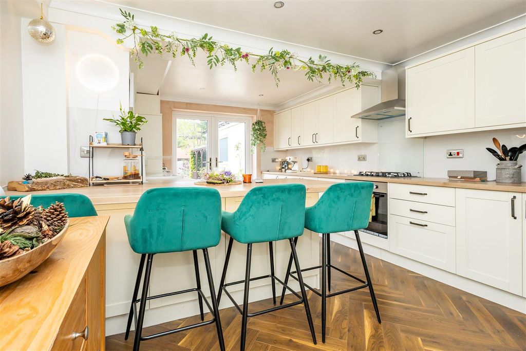 Property photo 2 of 20 Kitchen