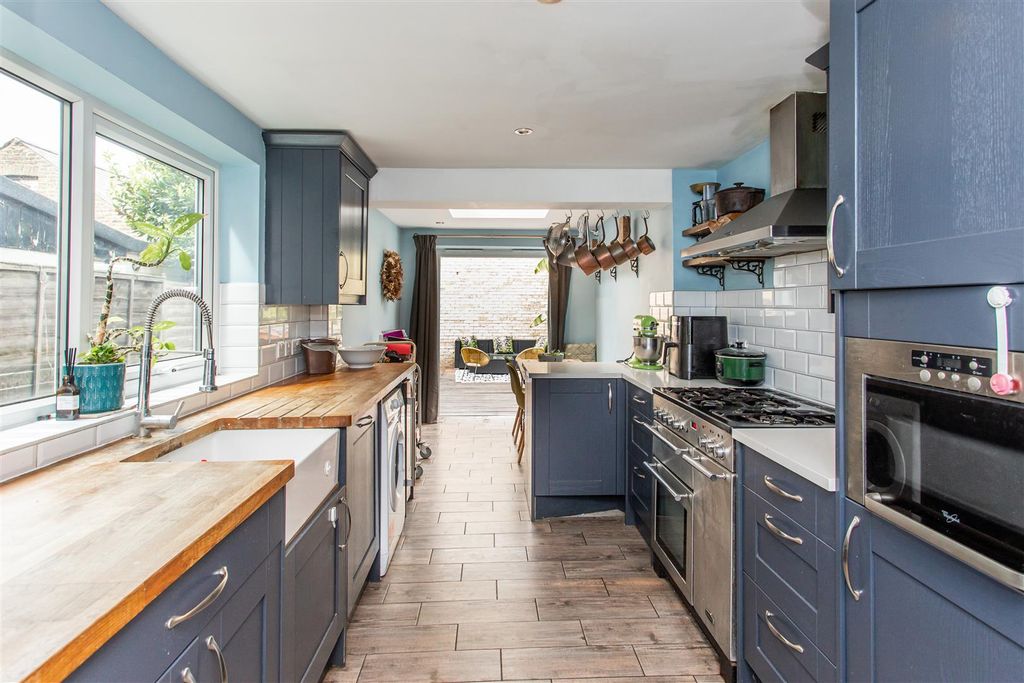 Property photo 2 of 18 Kitchen