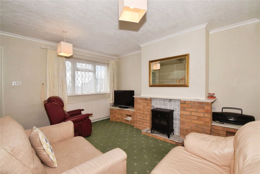 Property photo 3 of 17 Lounge