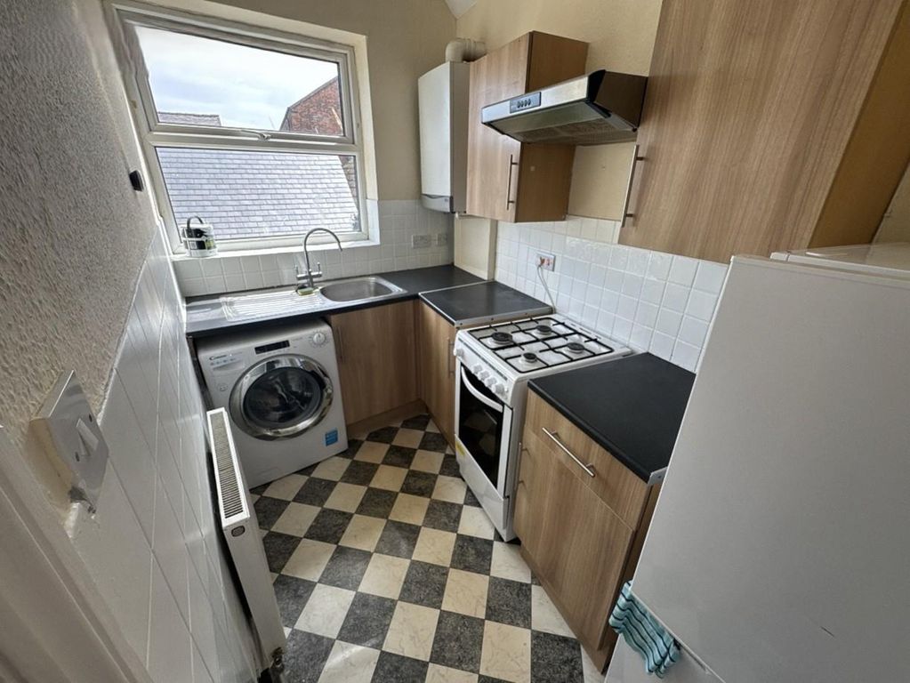 Property photo 3 of 11 Kitchen.Jpg