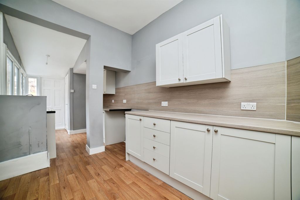 Property photo 3 of 7 Kitchen