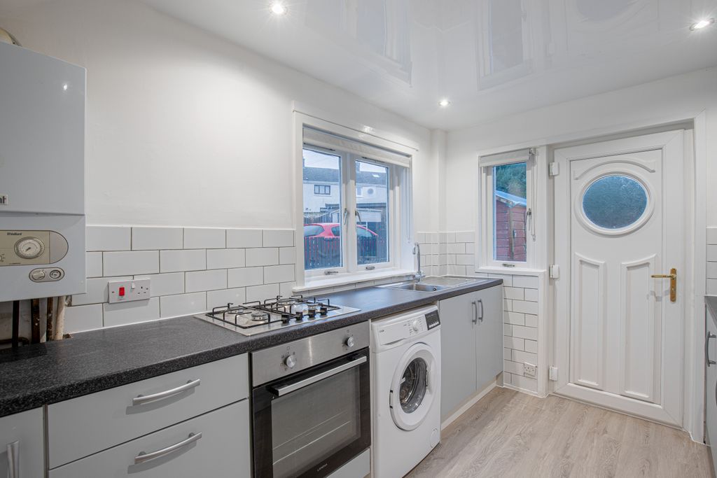 Property photo 2 of 14 Kitchenangle1