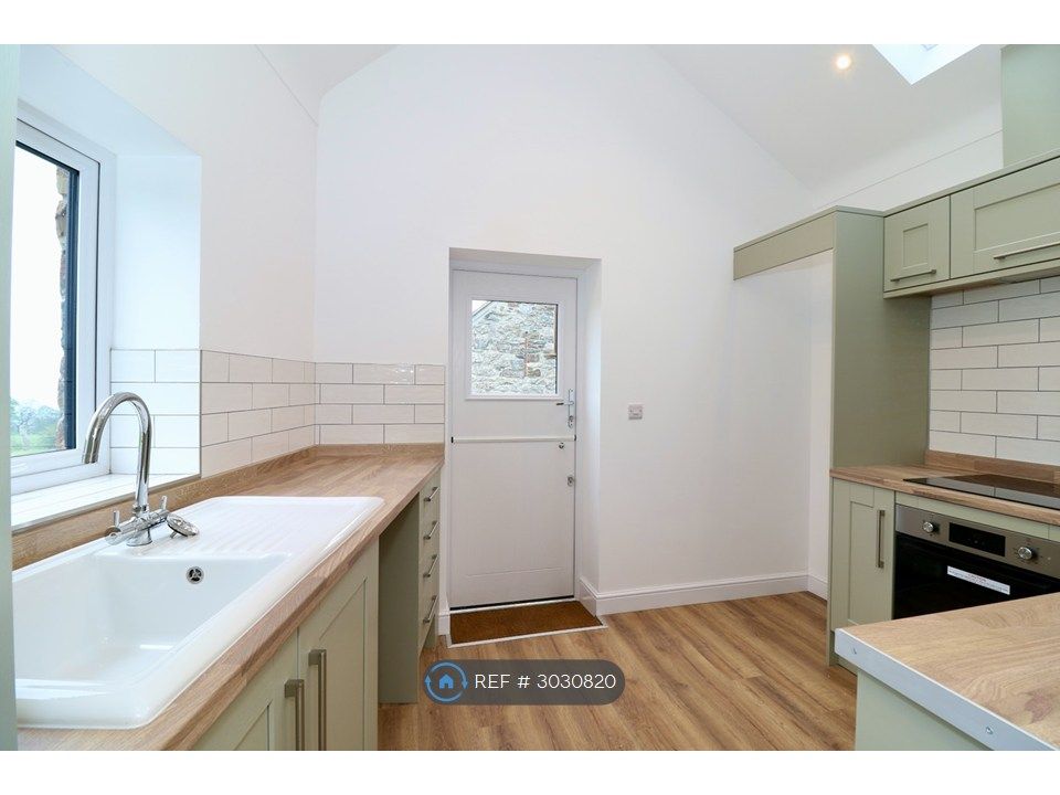 Property photo 3 of 11 Kitchen