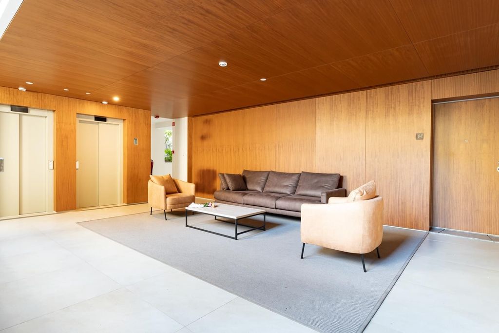 Property photo 2 of 41