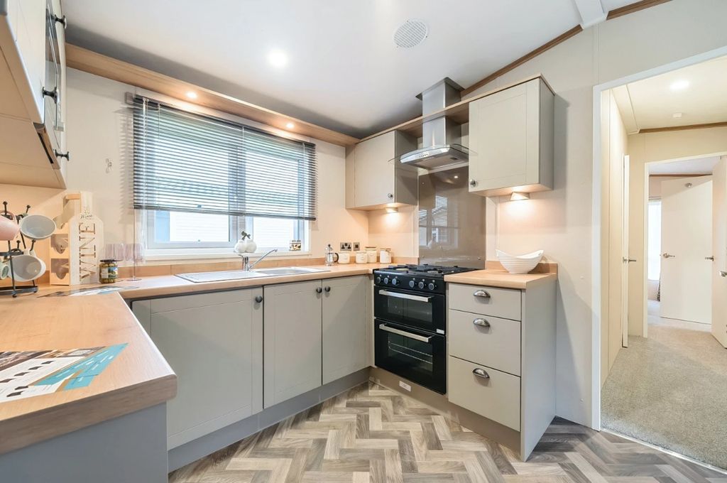 Property photo 2 of 12 11