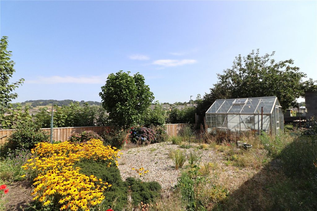 Property photo 2 of 14 Picture No. 21