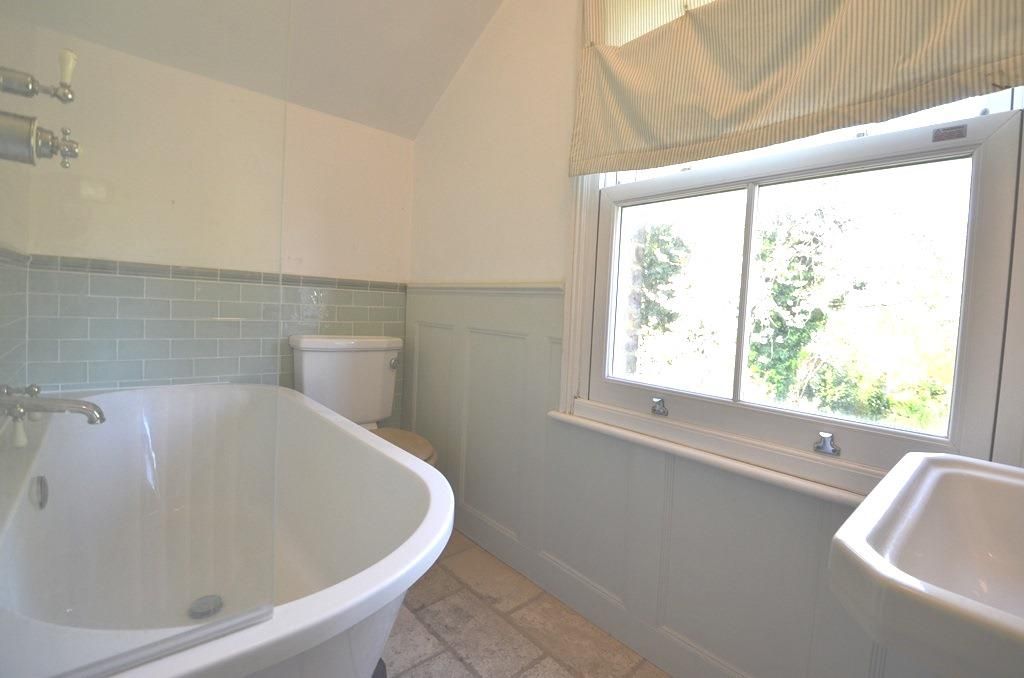 Property photo 3 of 10 Bathroom