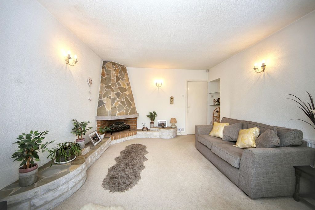 Property photo 2 of 23