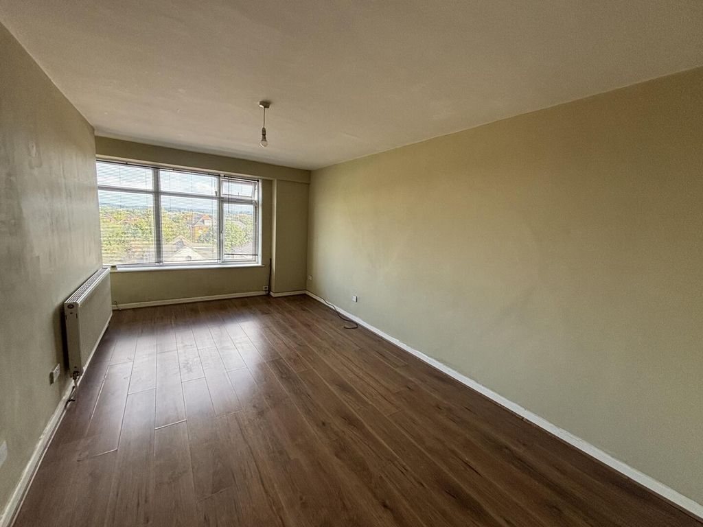Property photo 3 of 6 Living Room