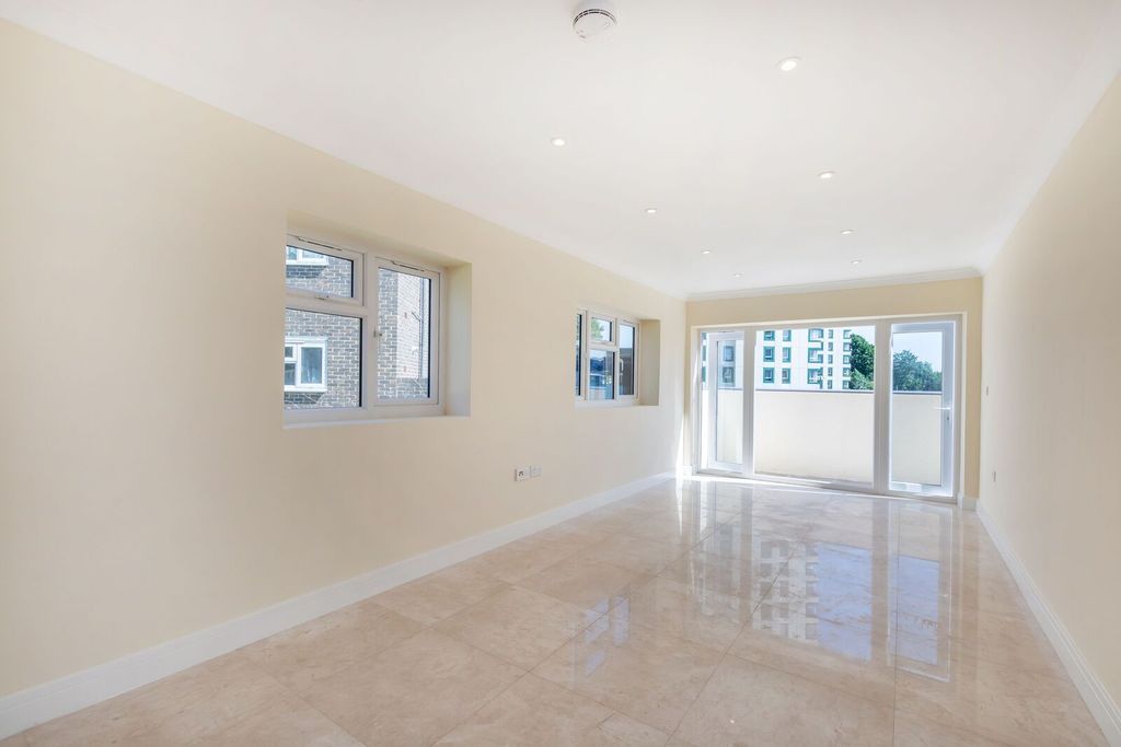 Property photo 2 of 8