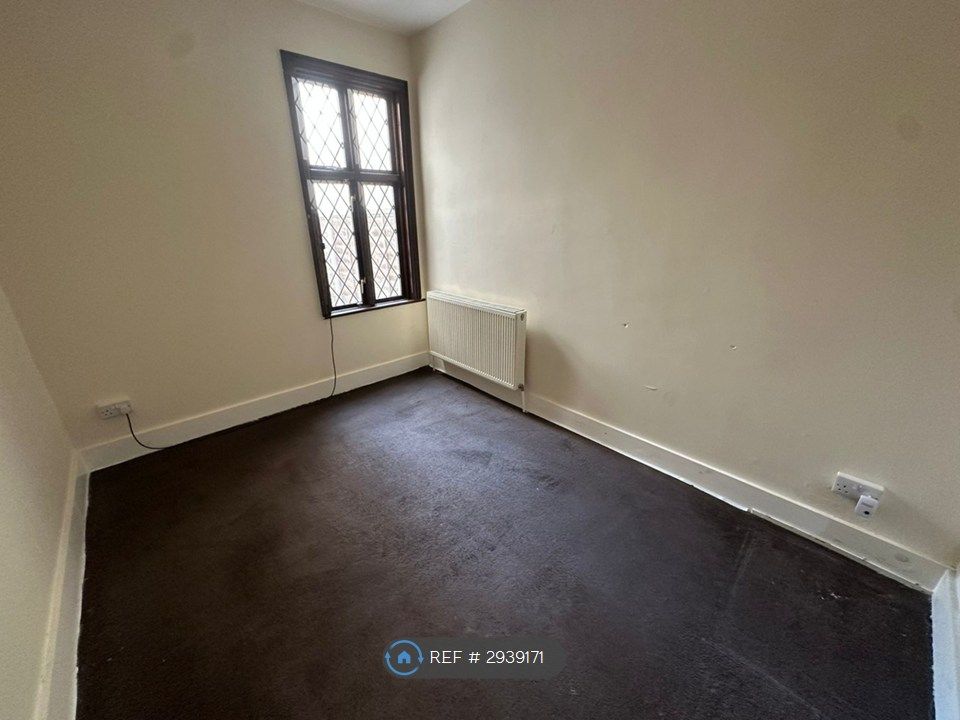 Property photo 3 of 6 Bedroom