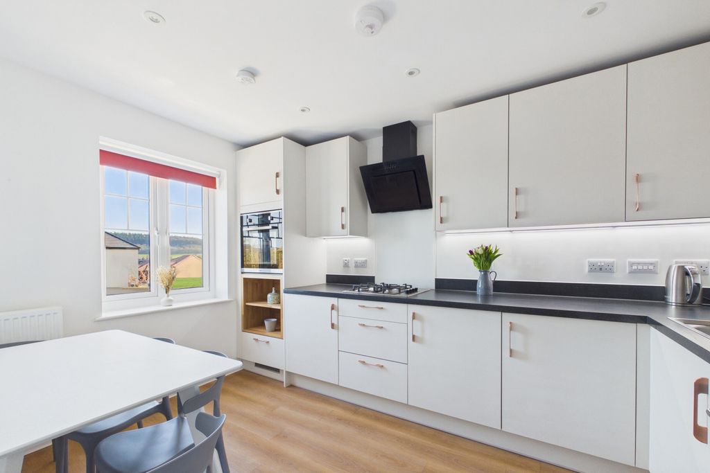 Property photo 2 of 14 Picture No. 21