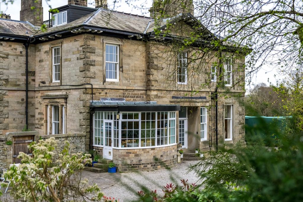 Property photo 1 of 69