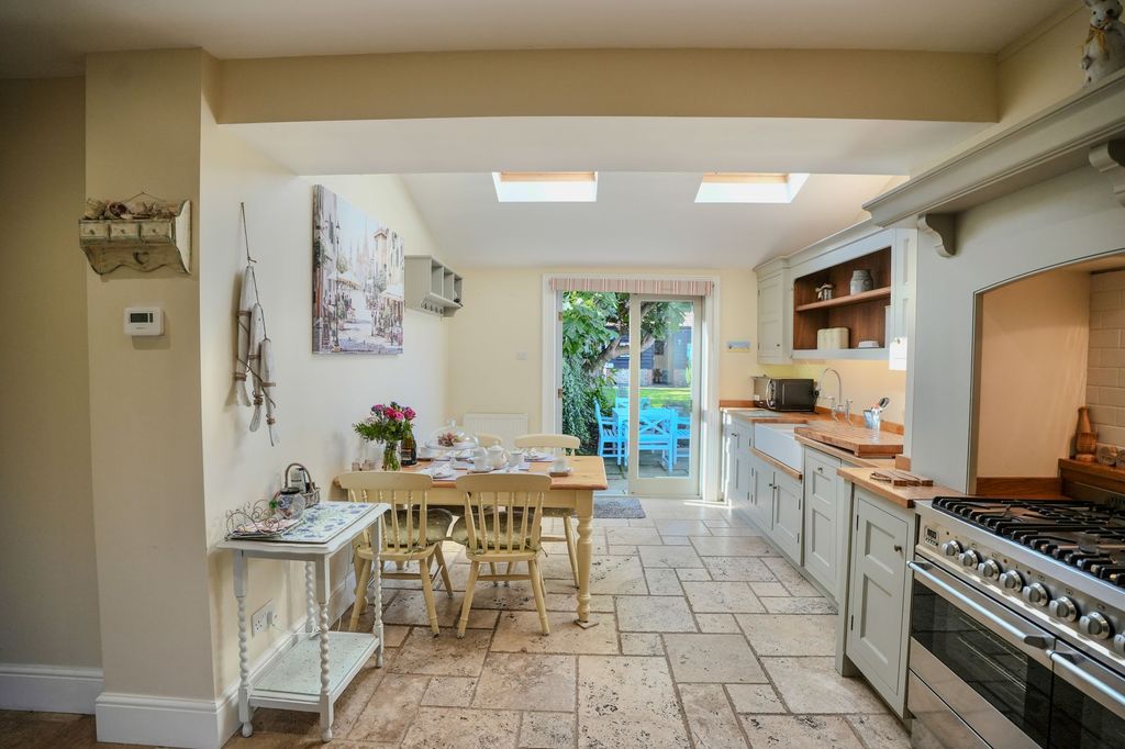 Property photo 3 of 25