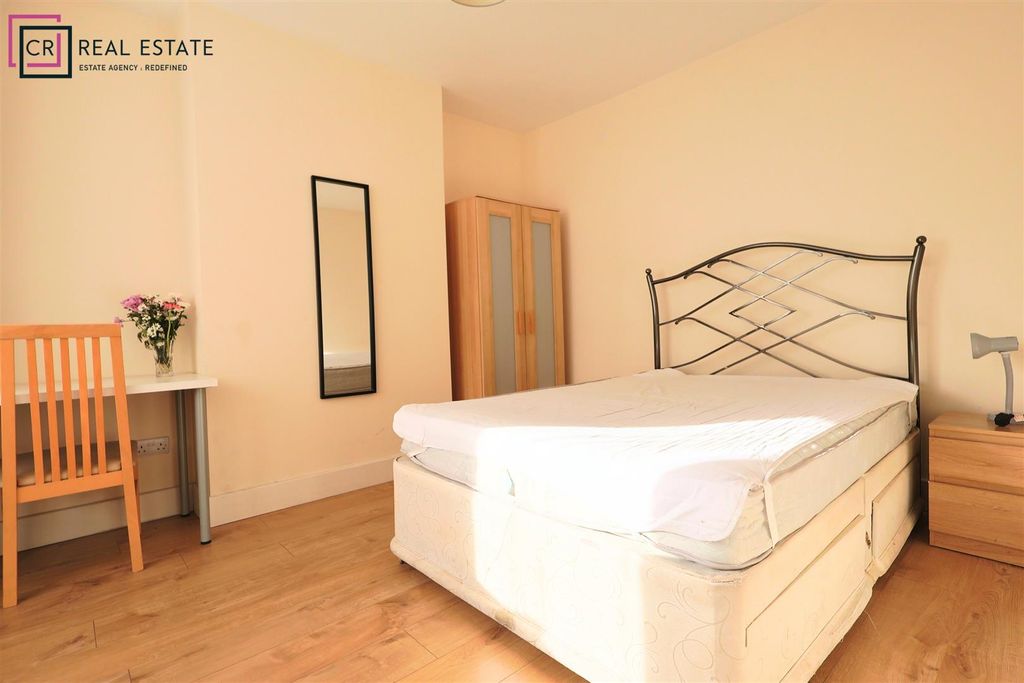 Property photo 2 of 11 Bedroom