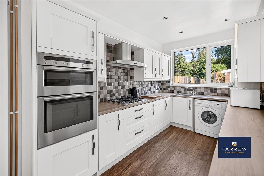 Property photo 2 of 25 Kitchen
