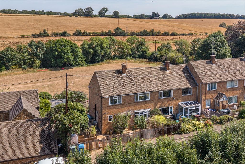 Property photo 1 of 18 1 Bell Street, Hornton-1.Jpg