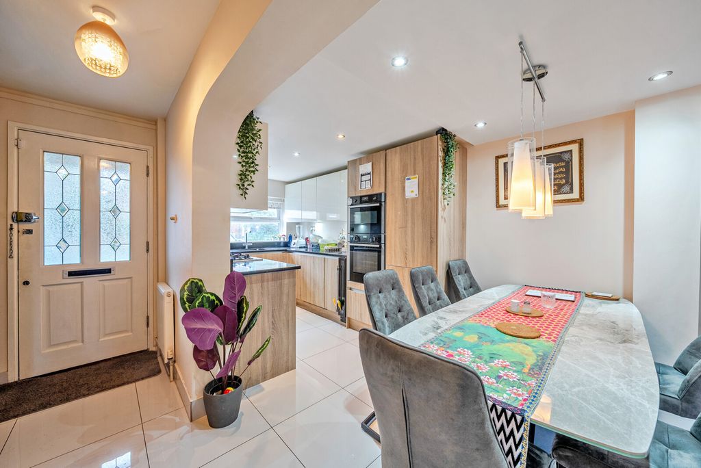 Property photo 2 of 16 Kitchen/Dining Room