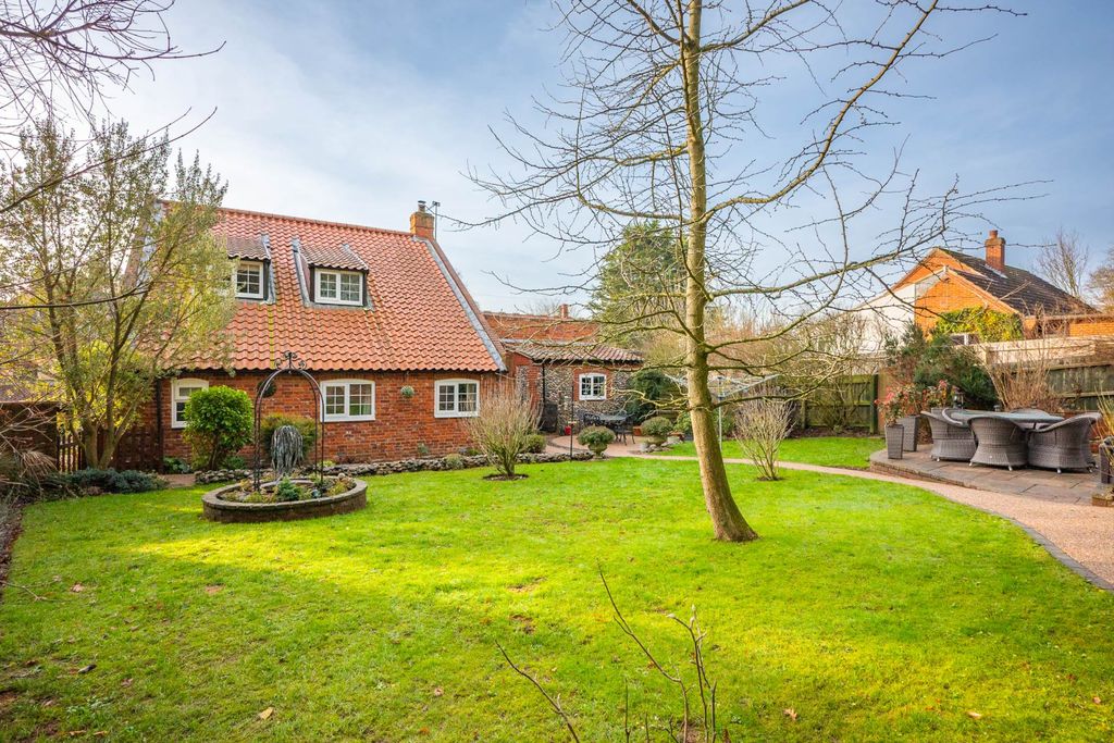 Property photo 2 of 32