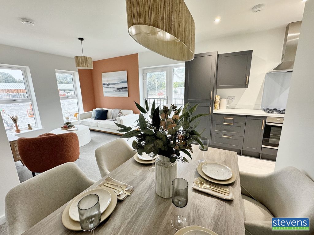 Property photo 2 of 16 Image00004