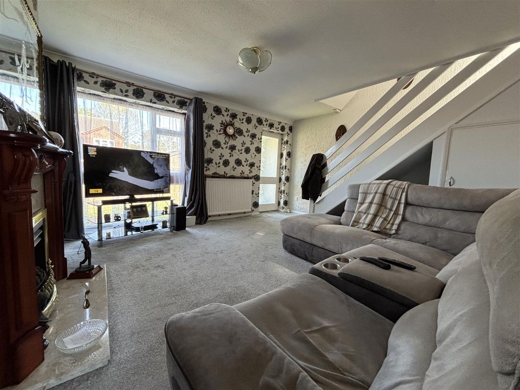 Property photo 2 of 15 Lounge