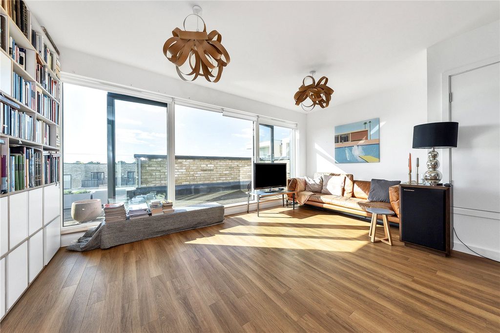 Property photo 2 of 16 Picture No. 05