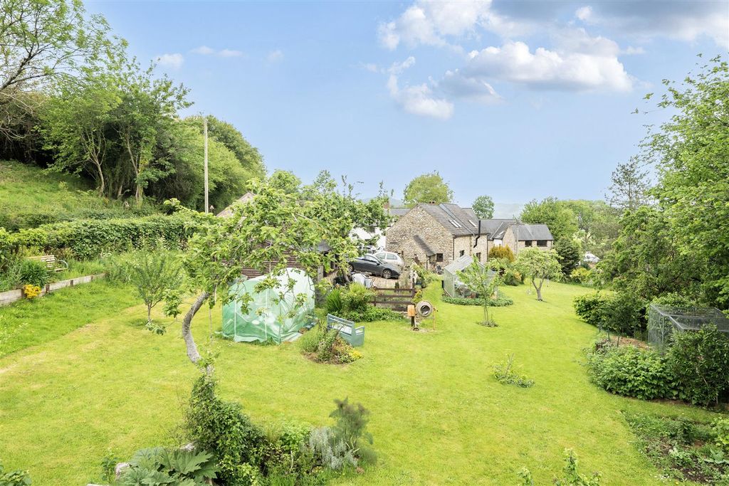 Property photo 2 of 20 Garden View