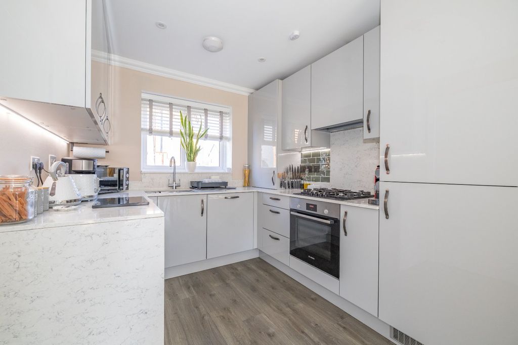 Property photo 2 of 12 Picture 2