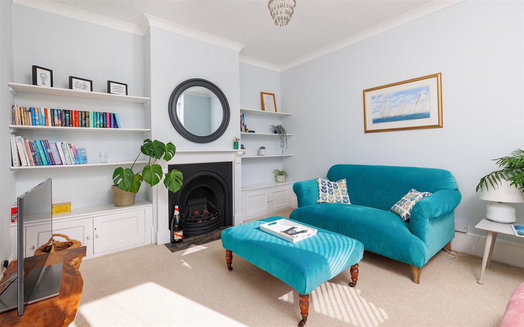 Property photo 3 of 26 Sitting Room