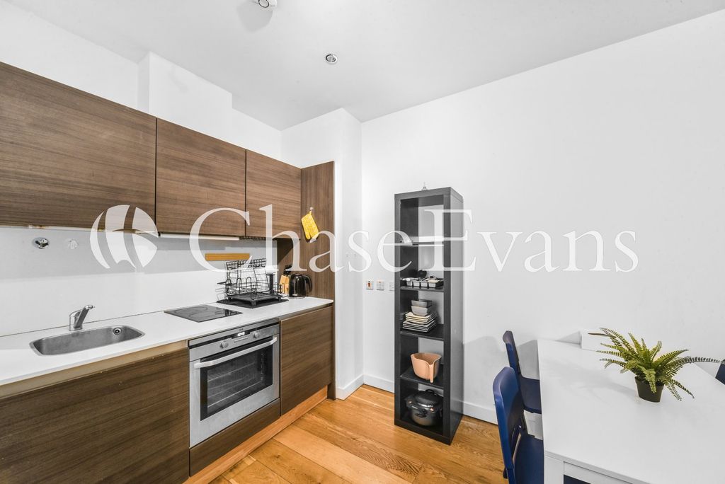 Property photo 2 of 10 Kitchen