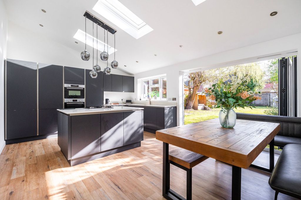 Property photo 1 of 24