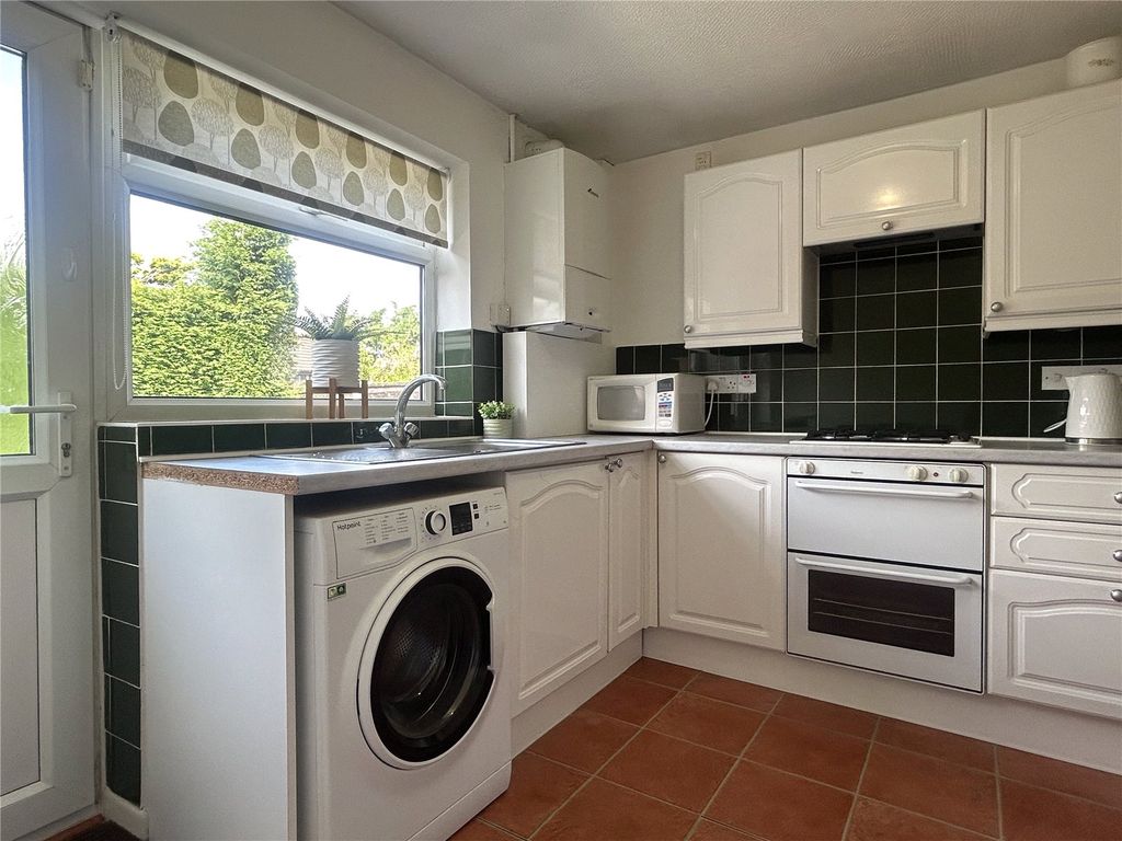 Property photo 3 of 18 Kitchen