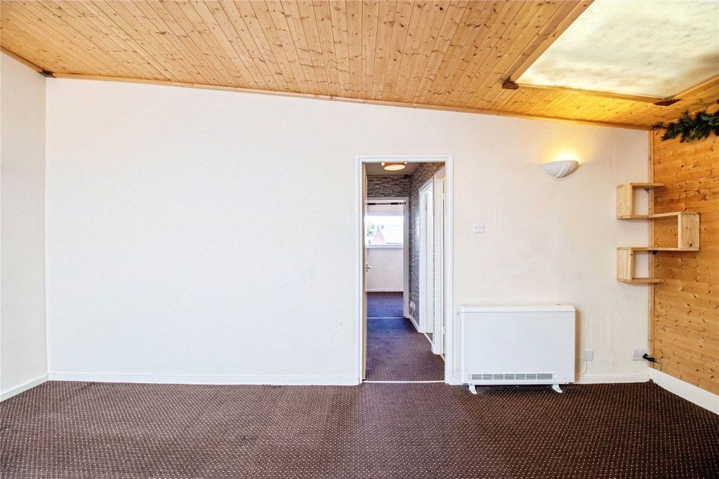 Property photo 2 of 14 Lounge