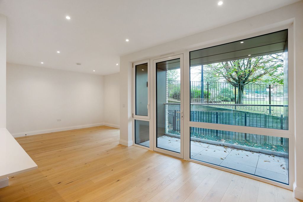 Property photo 3 of 13 81542_Apartment-1-Wrest (2)_Low.Jpg