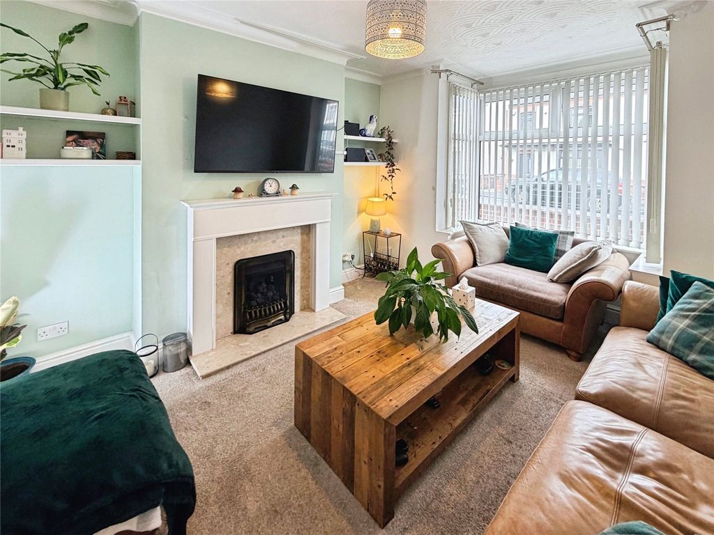 Property photo 2 of 17 Lounge