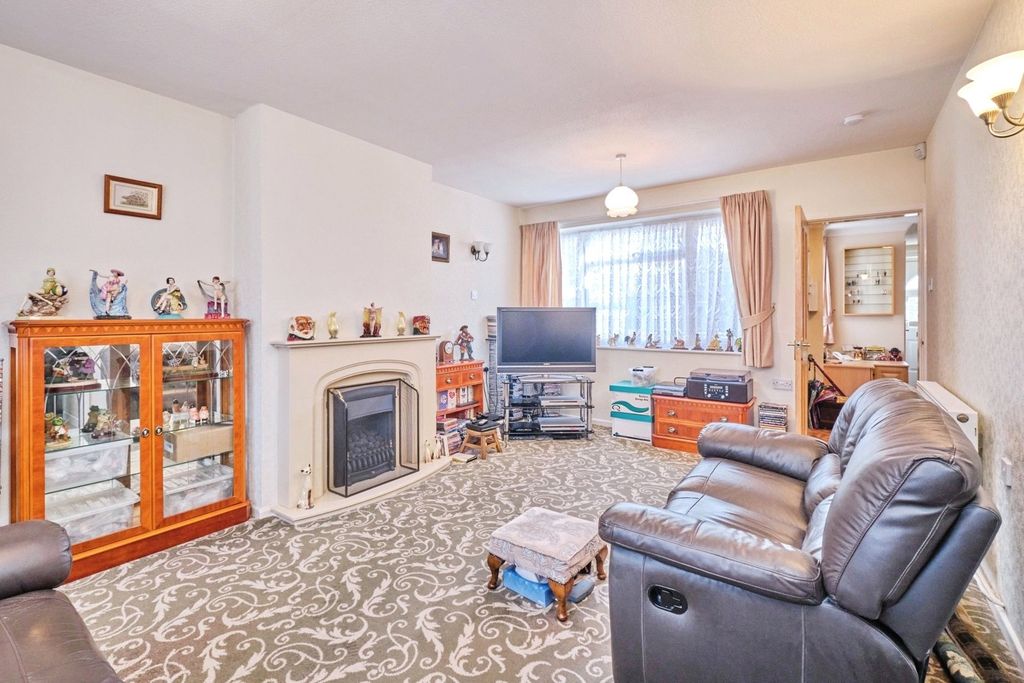 Property photo 3 of 17 Photo