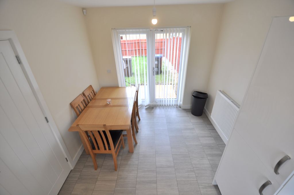 Property photo 3 of 10 Dining Area