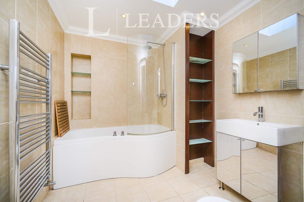 Property photo 3 of 10 Bathroom/Shower