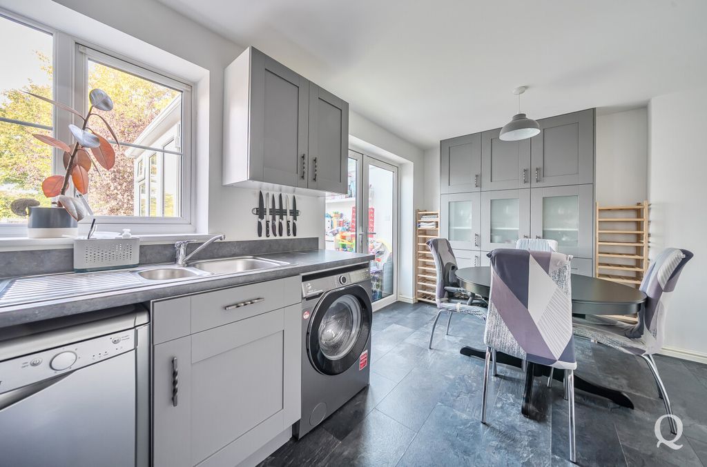 Property photo 2 of 20 F897F10A-Ff20-463...