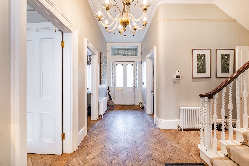 Property photo 2 of 24