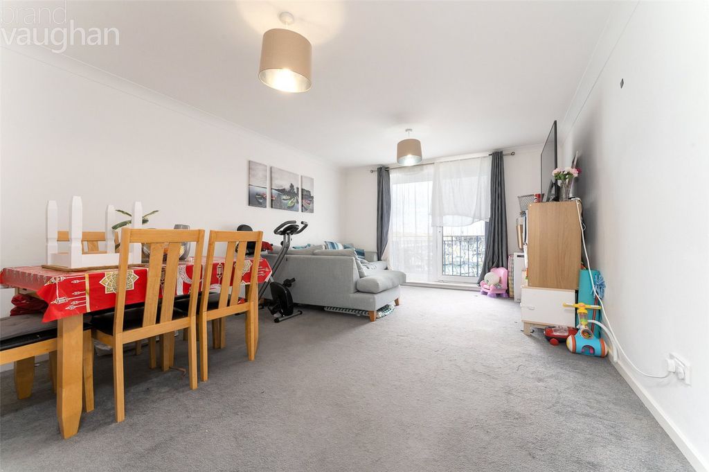 Property photo 3 of 18 Picture 3