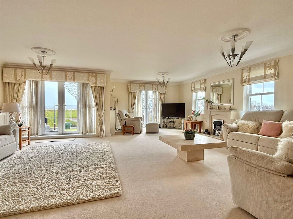 Property photo 3 of 34 Picture No. 21