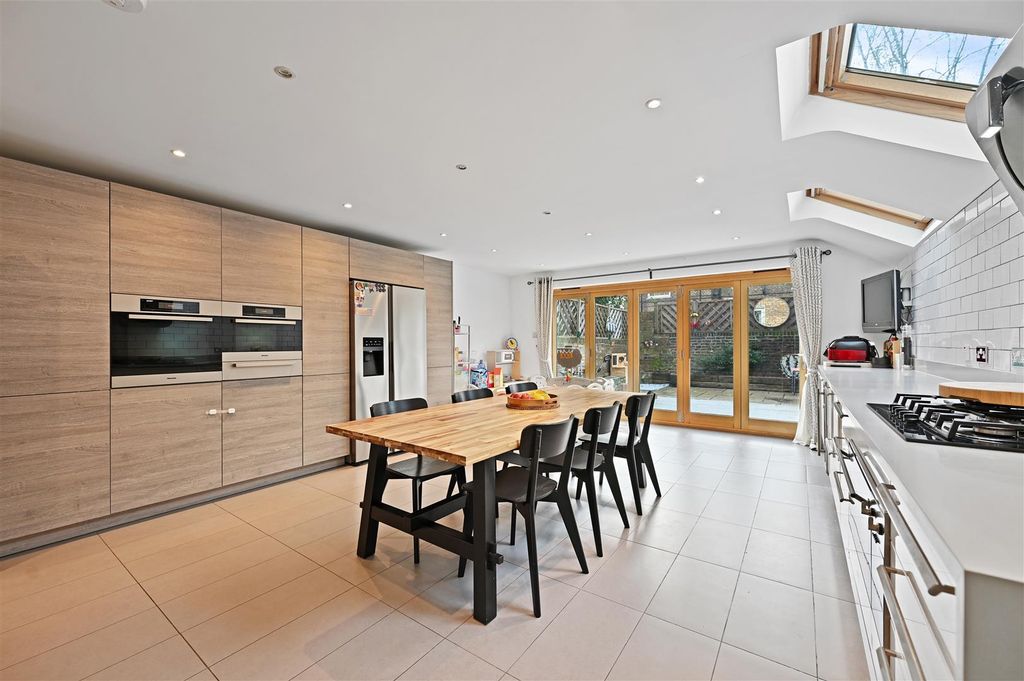 Property photo 1 of 17 Batoum Gardens - Kitchena3 (1).Jpg