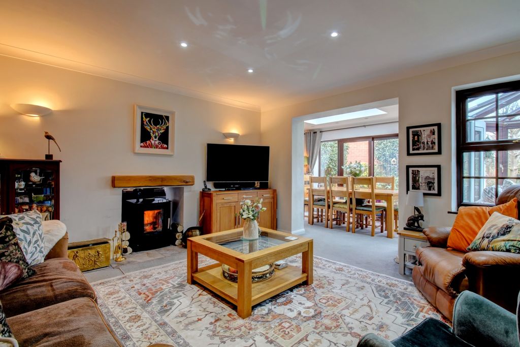 Property photo 2 of 15 Wordsworth Drive - Matt Clinton Ewemove Kenilworth