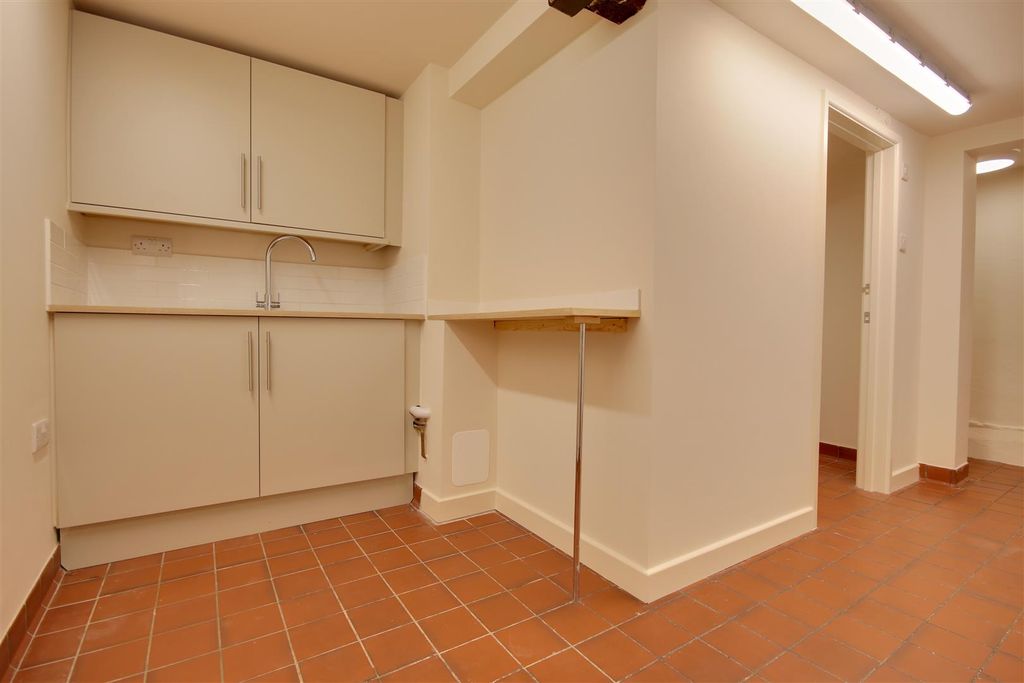 Property photo 3 of 12 Kitchen 2.Jpg