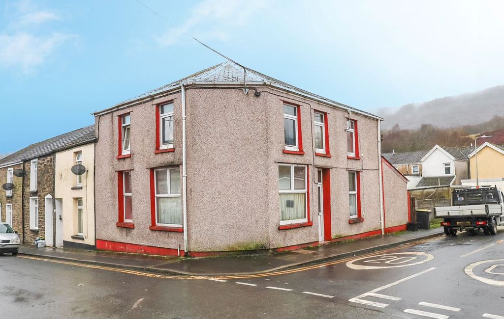 Property photo 2 of 8