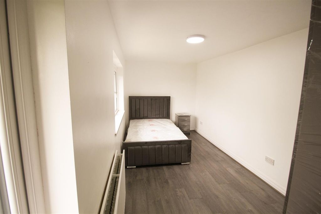 Property photo 2 of 7 Room4.Jpg