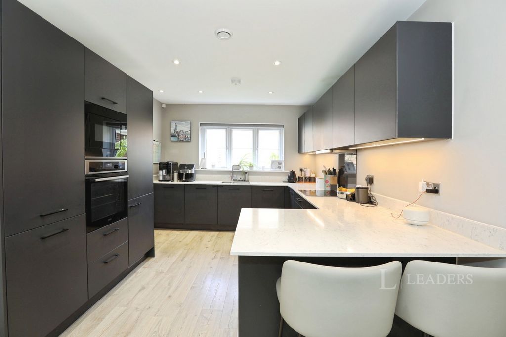 Property photo 3 of 24 Pbox-Img.Jpg