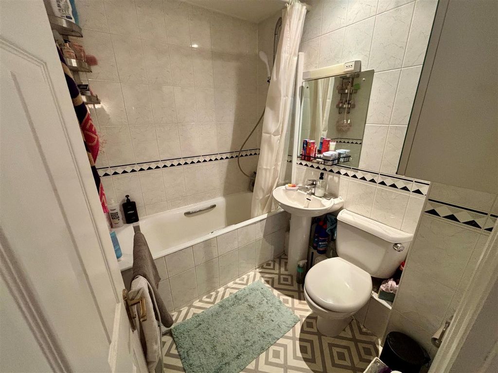 Property photo 1 of 9 Bath 1.Jpg
