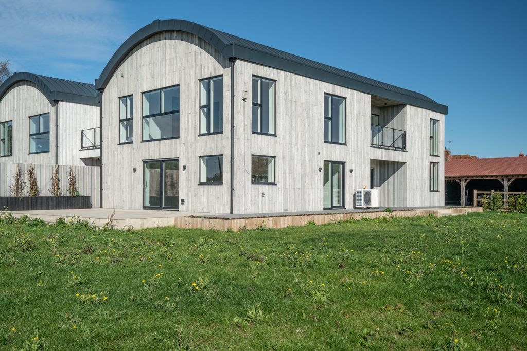 Property photo 1 of 29 Side Elevation